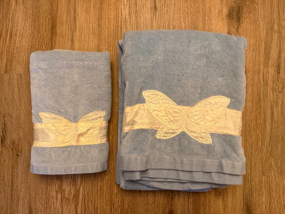 Vintage 1978 The Avanti Look Blue Bath Towel Set with Butterly Applique USA